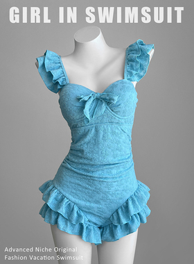 高颜值少女显白蓝色泳衣女连体荷叶边遮肚子小胸钢托聚拢温泉泳装