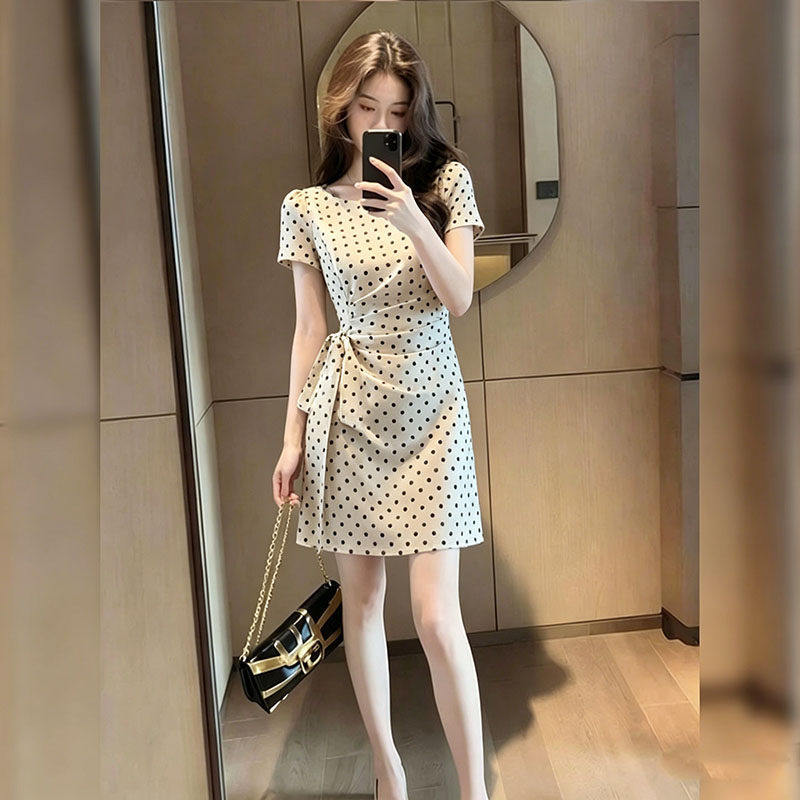 韩系温柔圆领波点短袖连衣裙女夏季新款系带褶皱收腰显瘦气质短裙