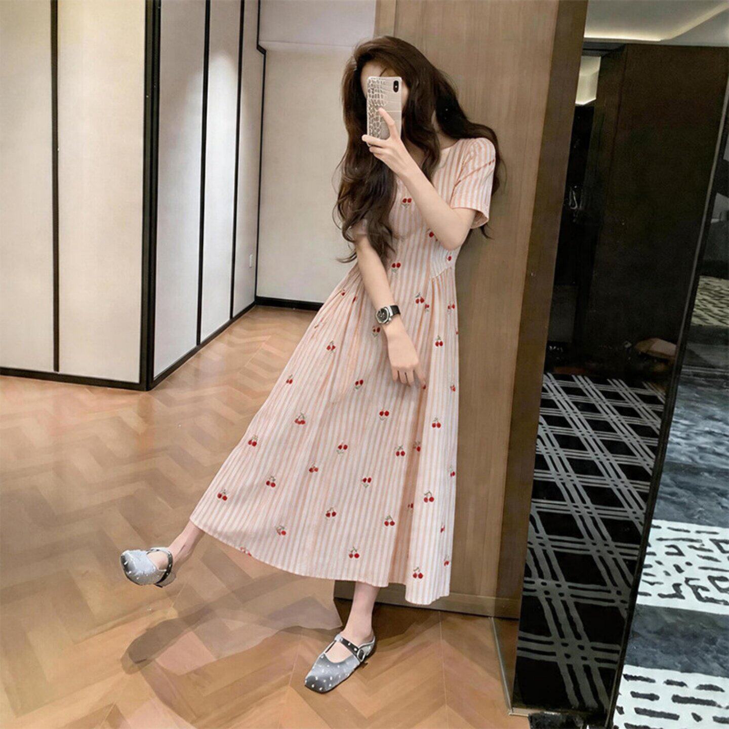 气质粉色条纹连衣裙女2026夏季新款小个子高级感独特超好看长裙子