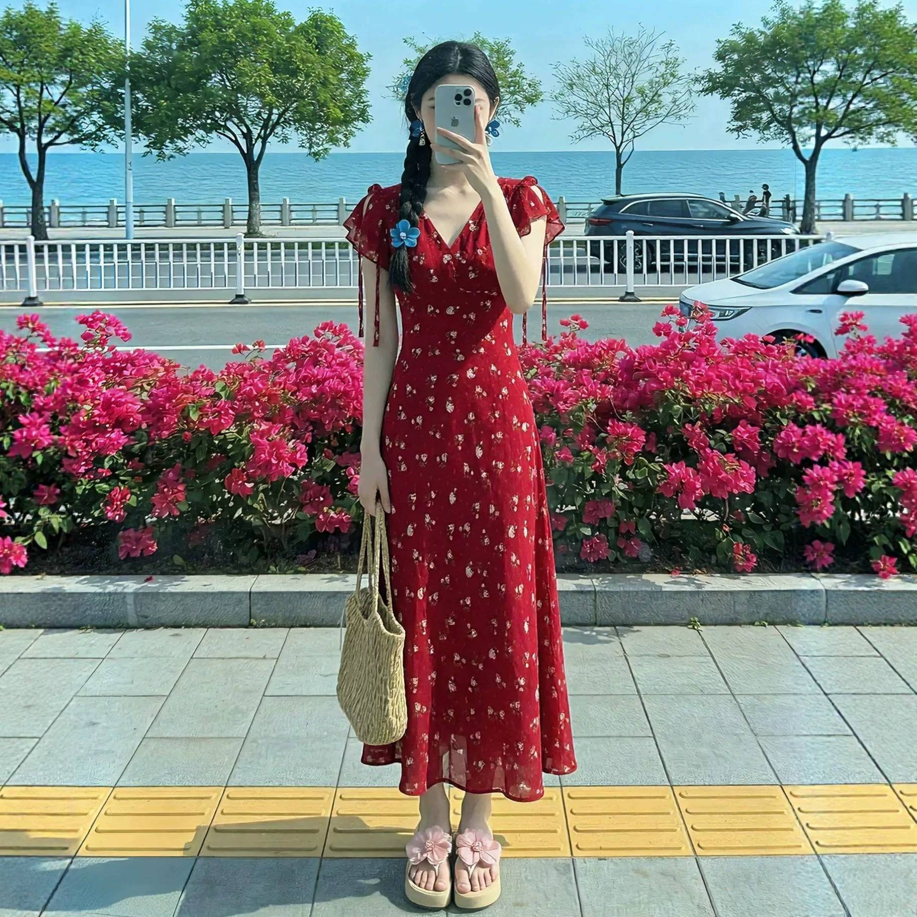 2026夏季新款法式V领碎花连衣裙女夏绝美气质雪纺收腰显瘦茶歇裙