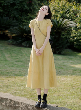 简约优雅风黄色短袖连衣裙女2026夏季新款轻奢小众气质显瘦长裙子