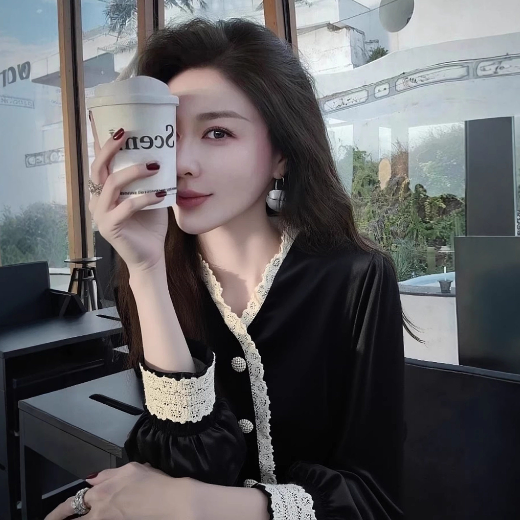 巨好看气质高级感显瘦内搭上衣轻奢洋气减龄黑色丝绒V领内搭衬衫