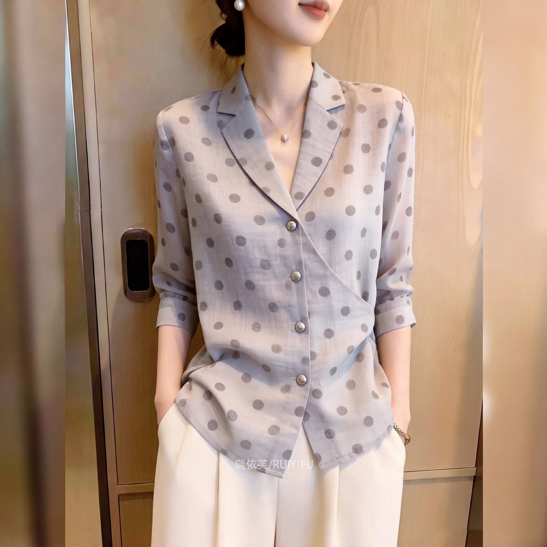 法式温柔风波点短袖上衣女通勤百搭显瘦衬衣超好看时尚衬衫上衣女