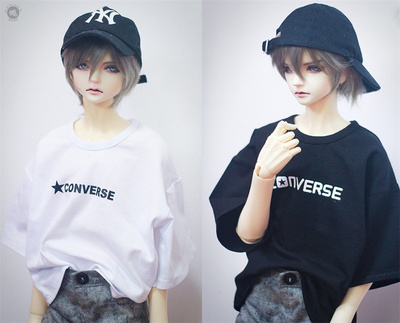 日常休闲黑白上衣人偶