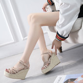 一字扣带坡跟凉鞋 33大码 时尚 2022夏新款 性感露趾小码