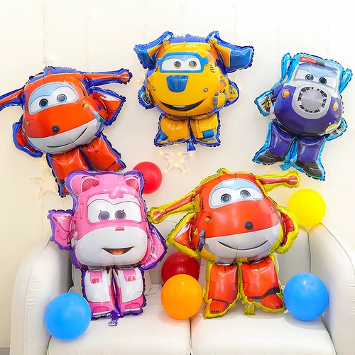 Мультфильм мультфильм алюминиевые пленки воздушные шарики Дети. Уличные киоски продают алюминиевую фольгу.
