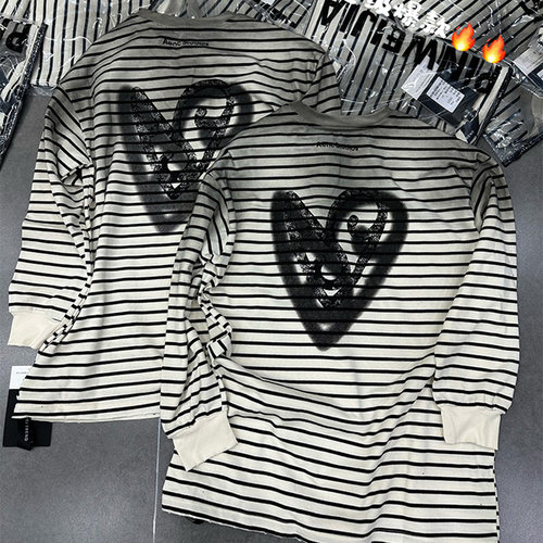 秋冬新款条纹爱心喷绘长袖T恤