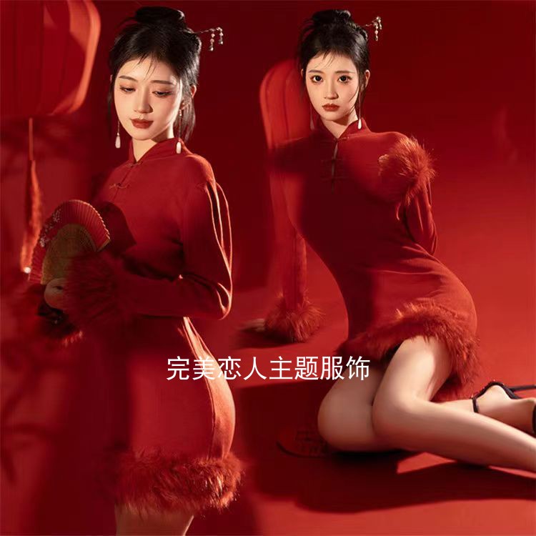 中国风复古红色旗袍服饰