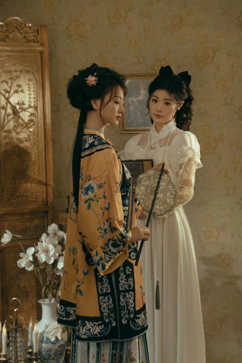 影楼清汉女留洋大小姐闺蜜写真服