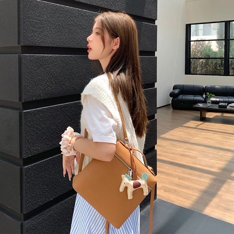 日常通勤软皮百搭复古双肩包女