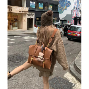 2026新款双肩背包复古学院风邮差包书包油蜡皮手提包包女款斜挎包