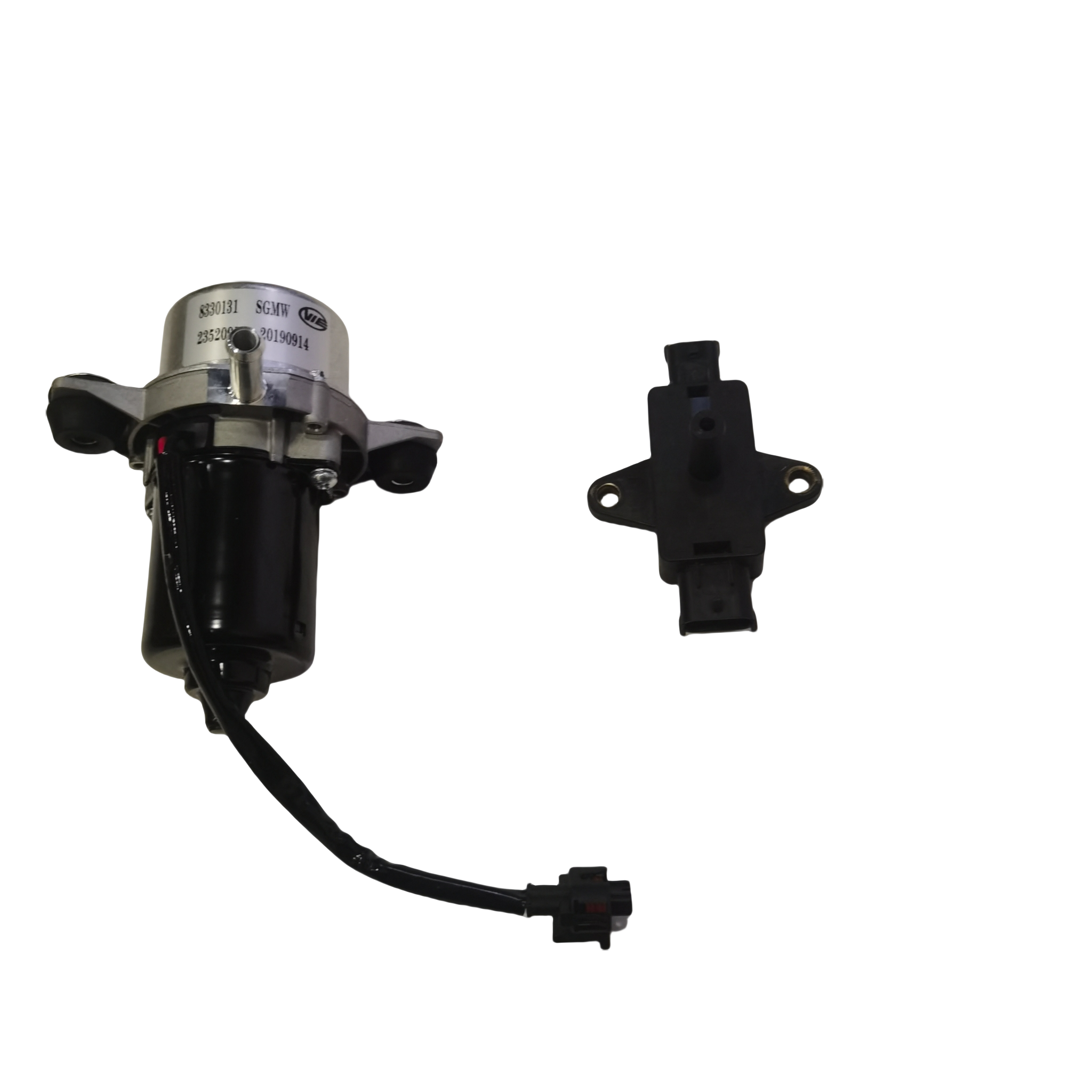 适用宝骏E100 E200 E300电动刹车真空泵刹车助力泵压力开关传感器