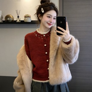 红色珍珠扣圆领开衫毛衣女款2026新款冬季元旦穿搭马年本命年衣服