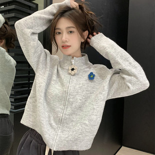 独特灰色毛衣半高领外套女早秋高级感慵懒风短款显瘦拉链针织开衫