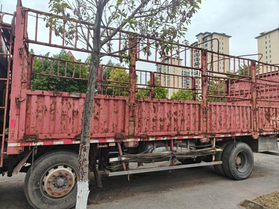 1月26日广安川AQ8658江淮牌大型汽车（仓栅式运输车）网络拍卖公告