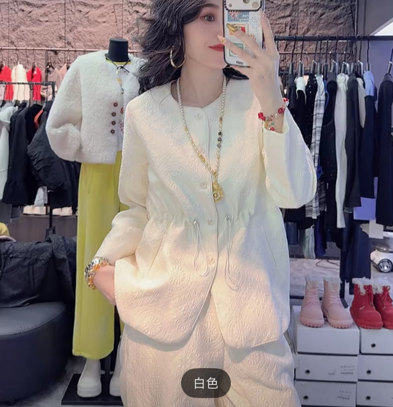 欧货时尚圆领浮雕提花收腰外套女2026春秋复古新款显瘦遮肉上衣潮