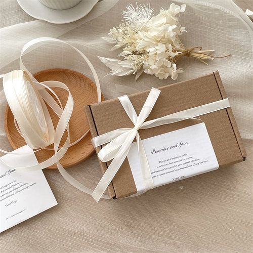 奶油色系ins风缎带礼物包装