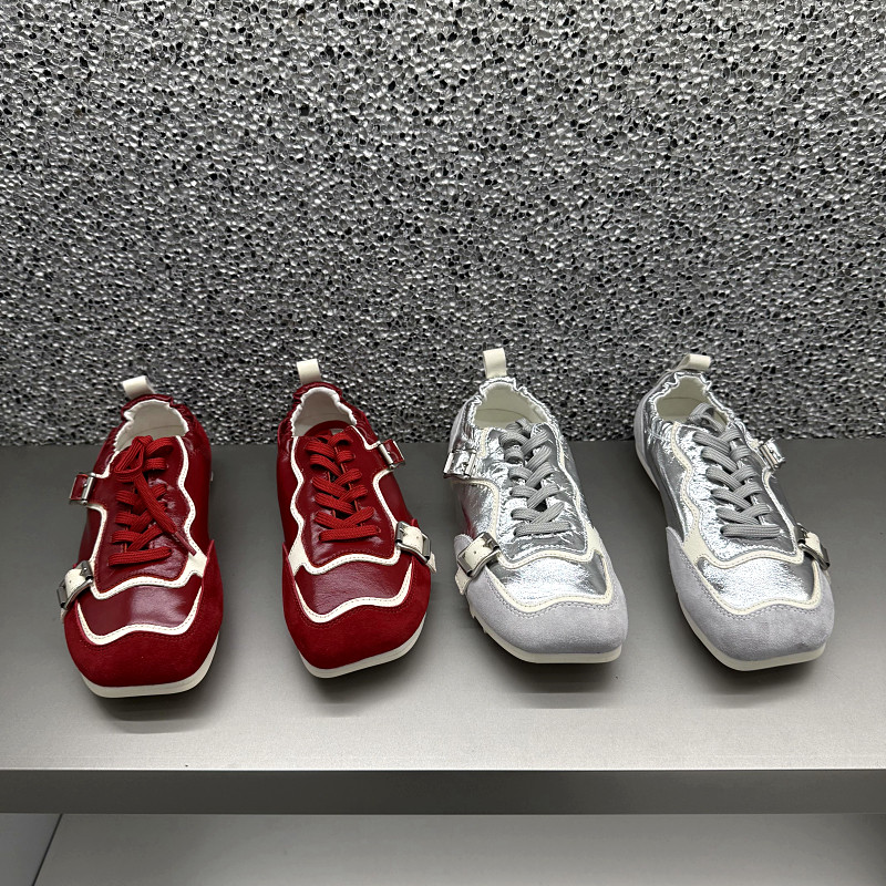 欧洲站女鞋2026年早春新款欧货真皮方头时尚运动休闲鞋红色德训鞋