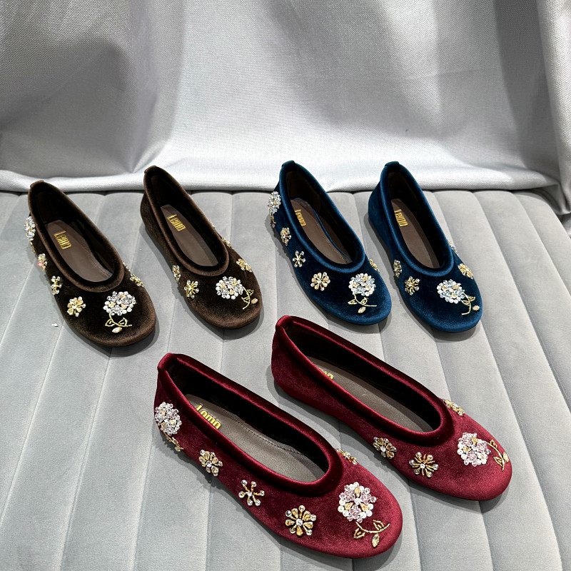 欧洲站2026年早春新款欧货低跟平底浅口低帮单鞋女时尚水钻奶奶鞋,女鞋,时尚芭蕾鞋,淘宝优惠券,粉丝福利购,淘宝优惠卷