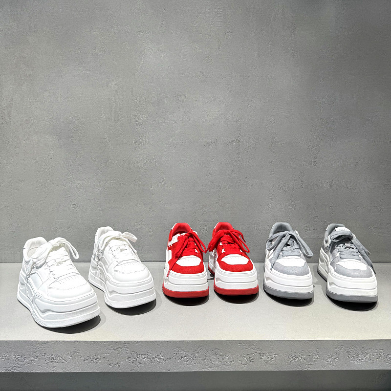 欧洲站小个子厚底小白鞋女2026早春新款欧货真皮松糕底时尚休闲鞋