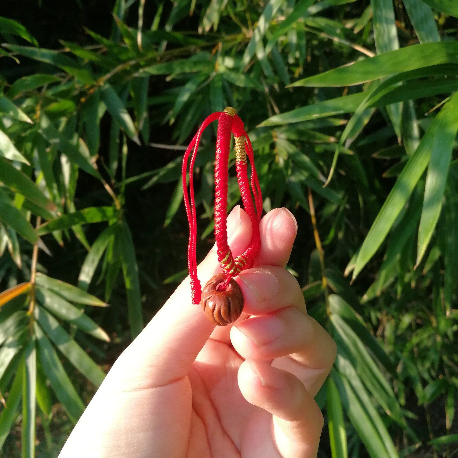 手工编织野生桃核本命年红色手绳