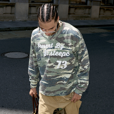 绿色迷彩贴布绣V字领长袖T恤