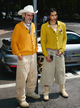 STEEPC Bigbang同款 三色慵懒短宽软糯针织开衫纽扣徽章毛衣外套