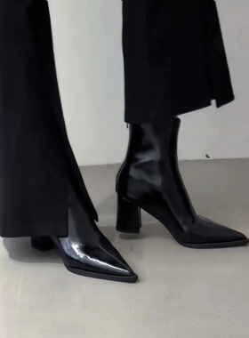 高跟尖头短靴女2025年新款秋冬季黑色漆皮高级感粗跟后拉链马丁靴