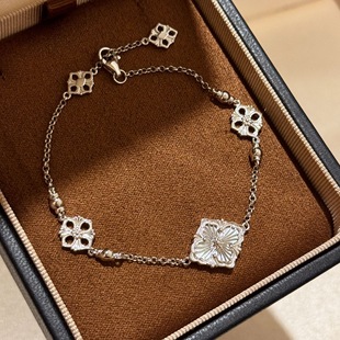 纯银S925小号布契风歌剧院白贝母手链轻奢百搭精致法式古典四叶草