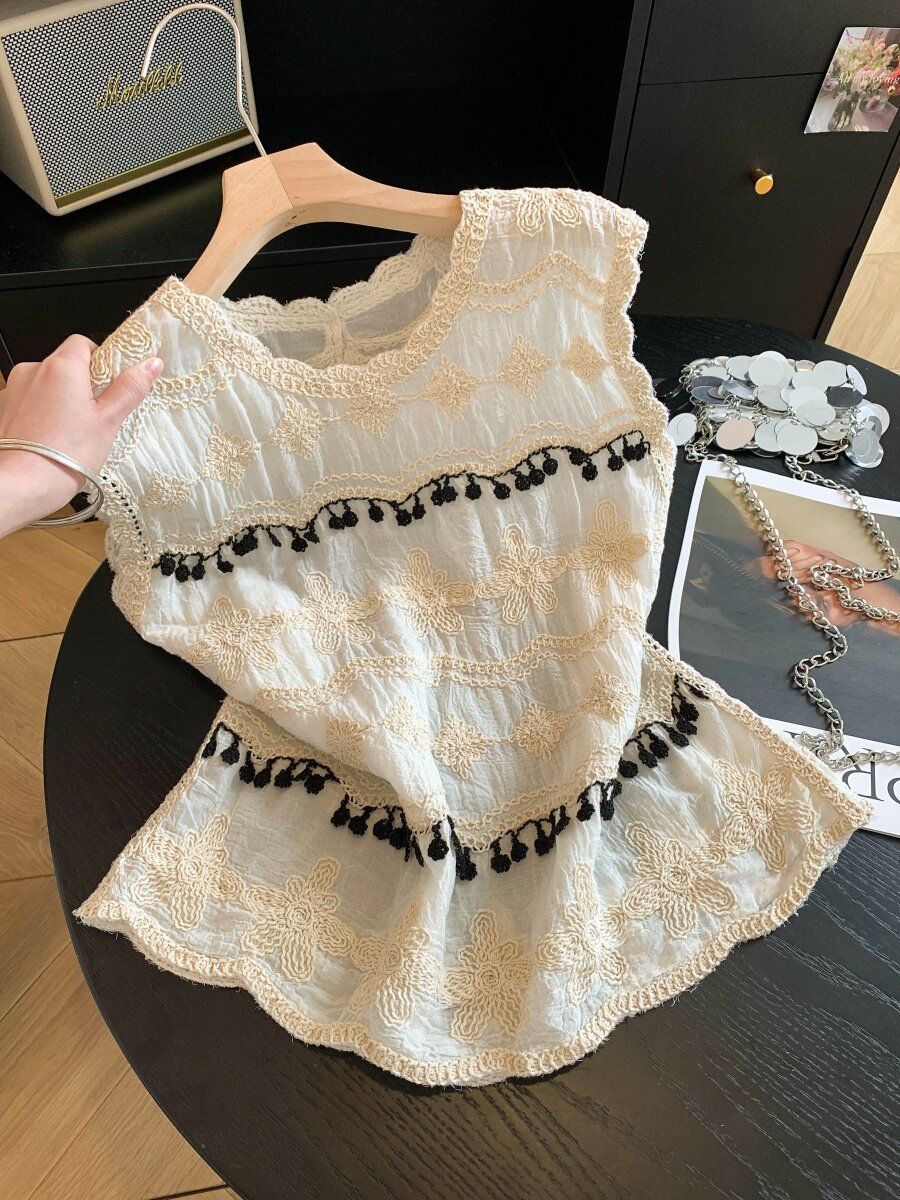 法式镂空蕾丝拼接无袖上衣流苏装饰叠穿背心白色2026夏季女装新款