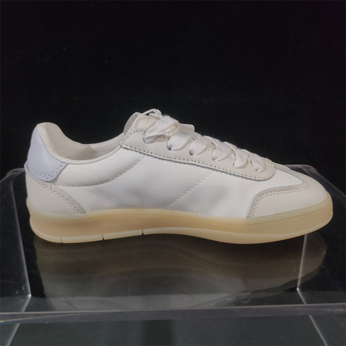 【正品】女子运动休闲鞋德训鞋板鞋K0G65CC23W-0106D