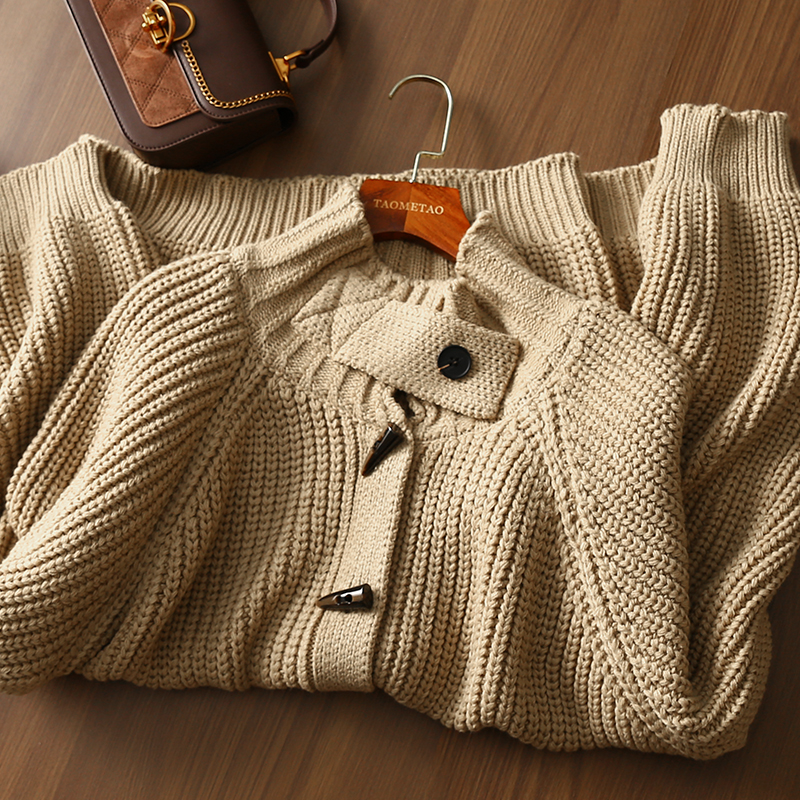 淘么淘 自带洋气感 时髦羊毛粗棒针牛角扣中长款毛衣开衫厚外套女