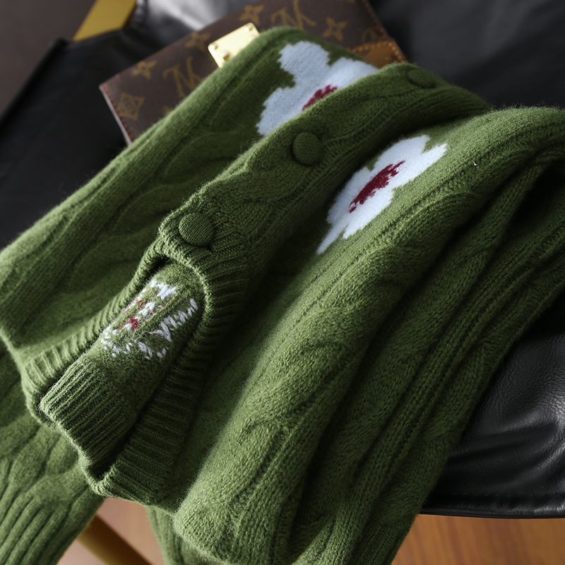 淘么淘 柜上2K+！撞色花朵提花纯羊毛绞花短款圆领针织开衫毛衣女