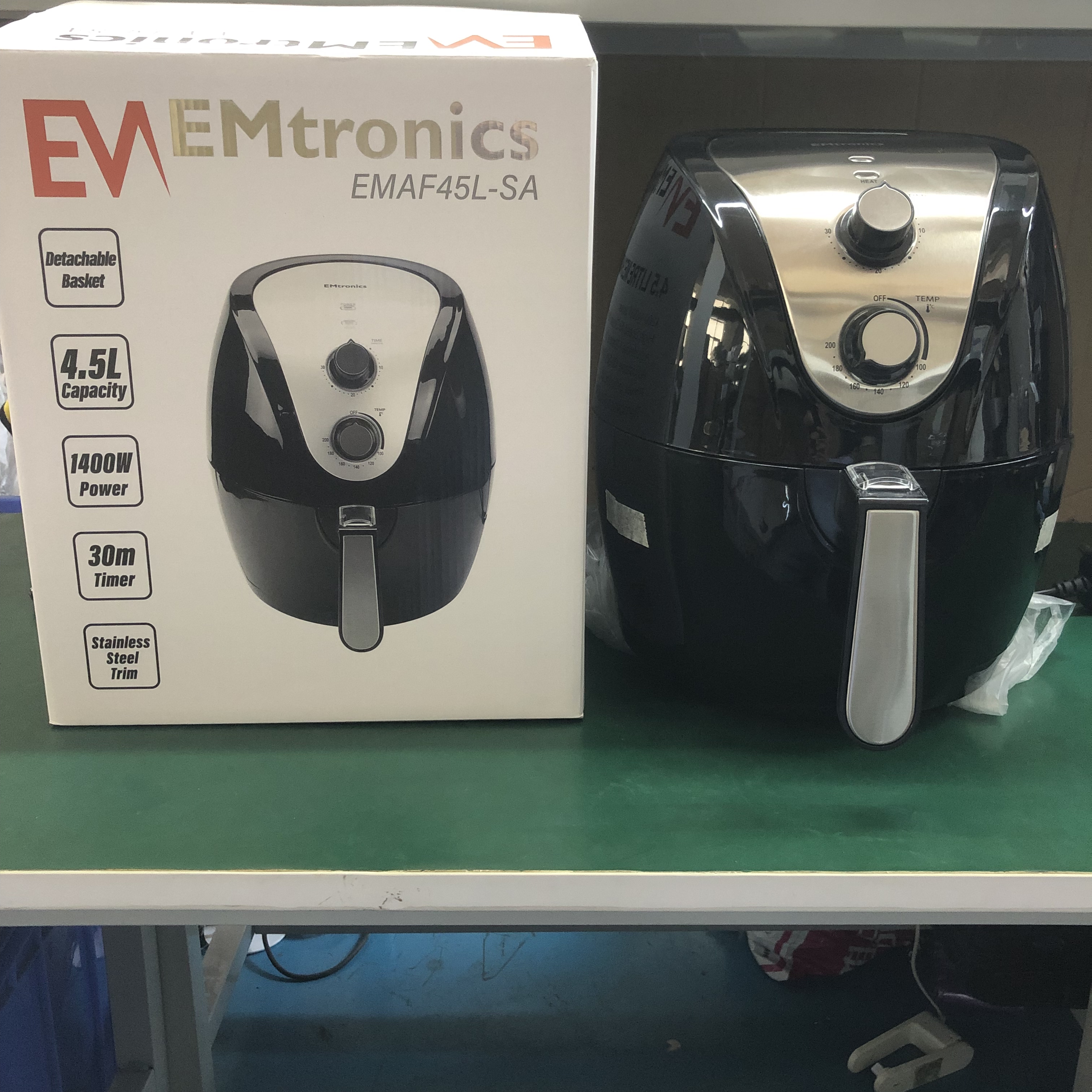 220v。机械空气炸锅4.5L,插头是大南非标需买转换头。有瑕疵