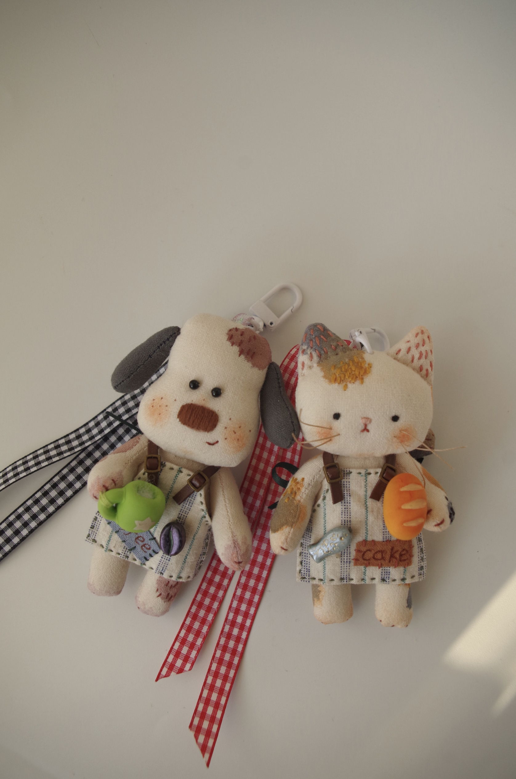 原创设计手工布艺咖啡小狗猫猫包包挂饰挂件车挂玩偶摆件创意礼物