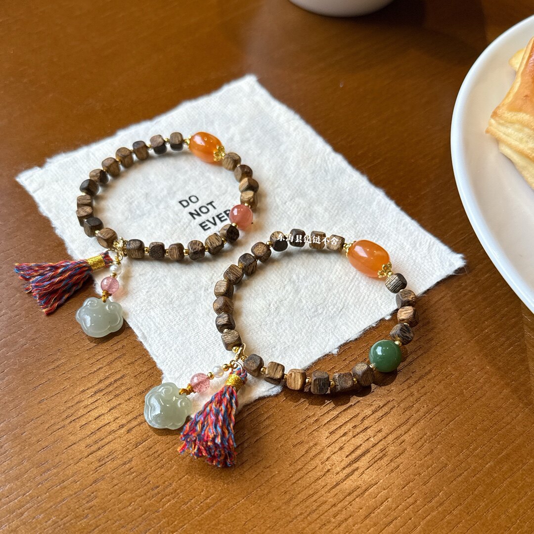 敦煌风沉香木手串方糖牛肉粒形状搭枣珠蜜蜡单圈和田玉平安锁设计