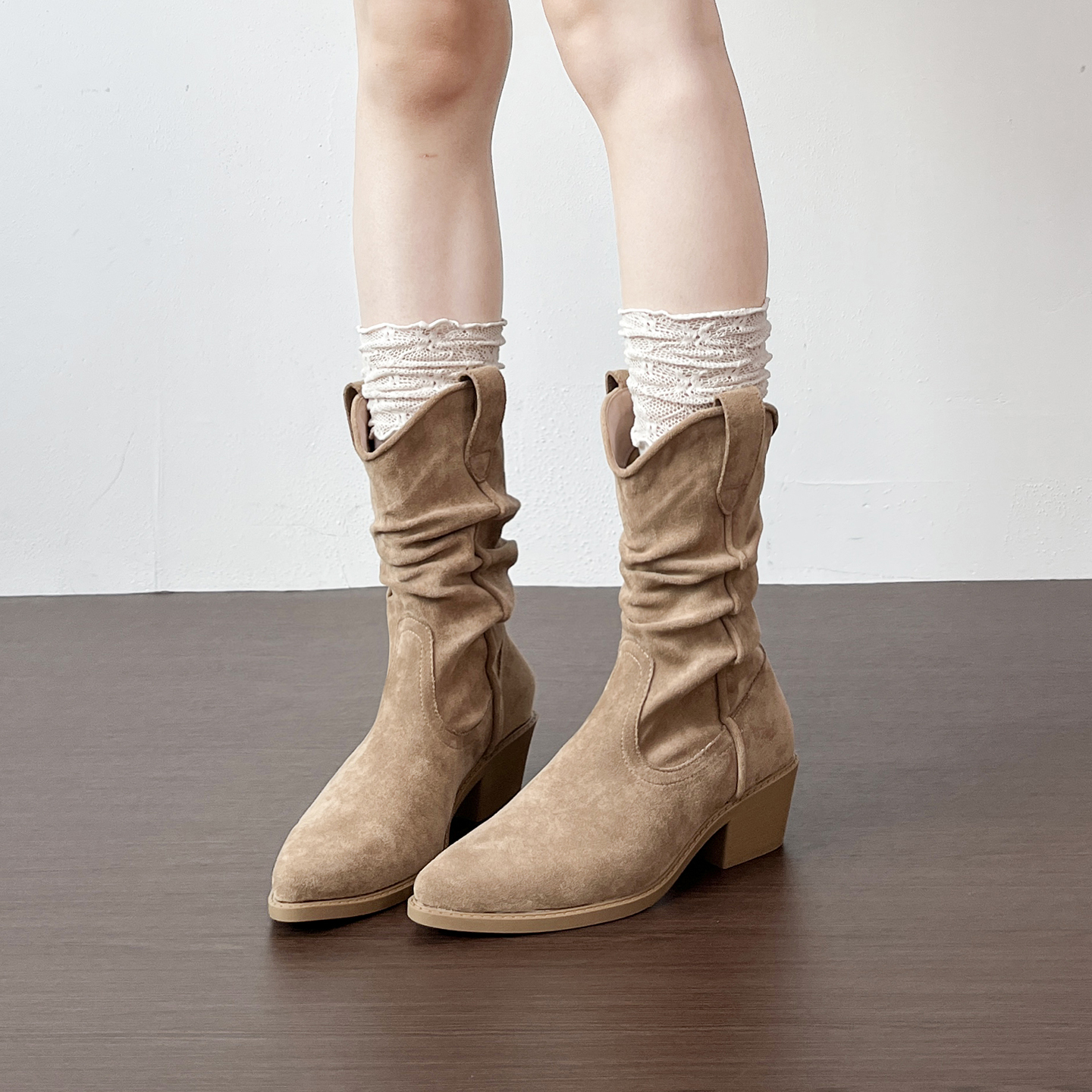 真皮版~尖头V口短筒粗跟西部靴女