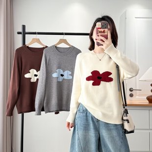 冬装新款温柔慵懒风花朵提花圆领针织衫女宽松高级感大码毛衣上衣