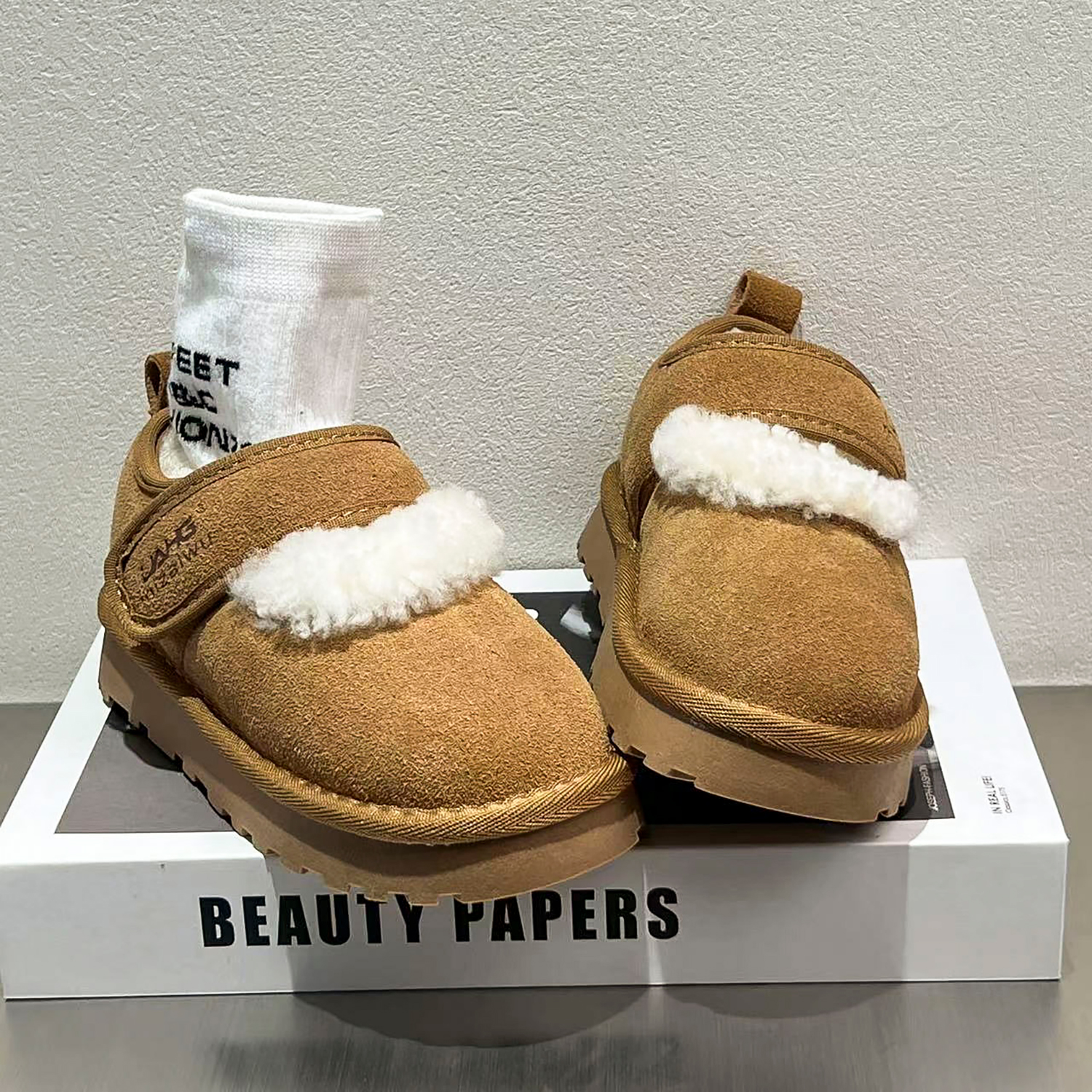 儿童真皮雪地靴新款冬季加绒防滑