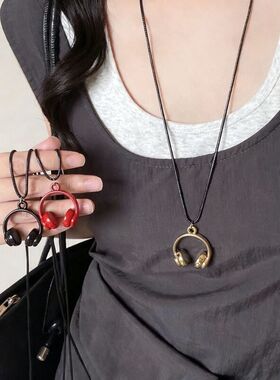 红色长款耳机吊坠项链女款2025新款高级感挂脖毛衣链装饰衣服配饰