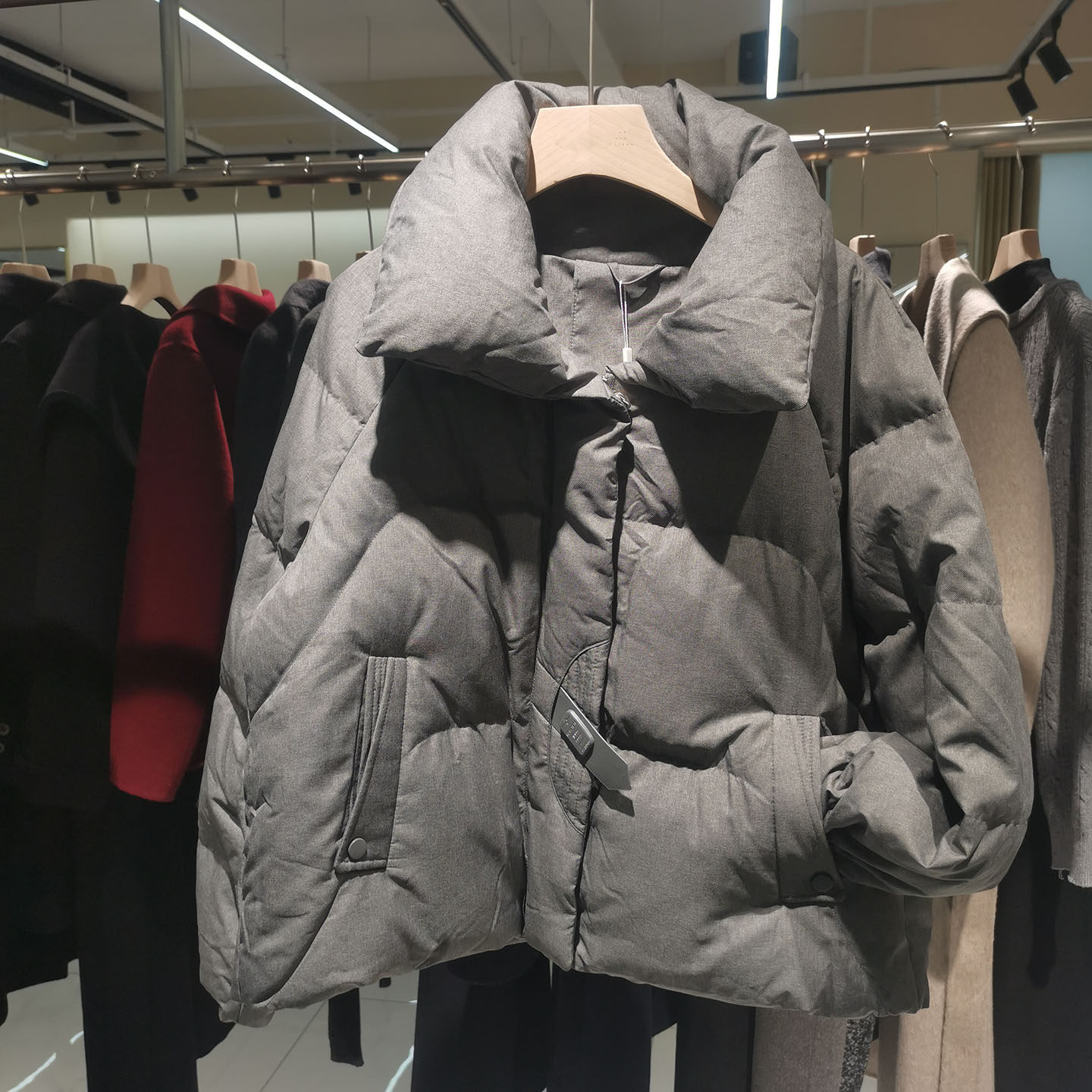 018R963商场同款时尚灰色羽绒服