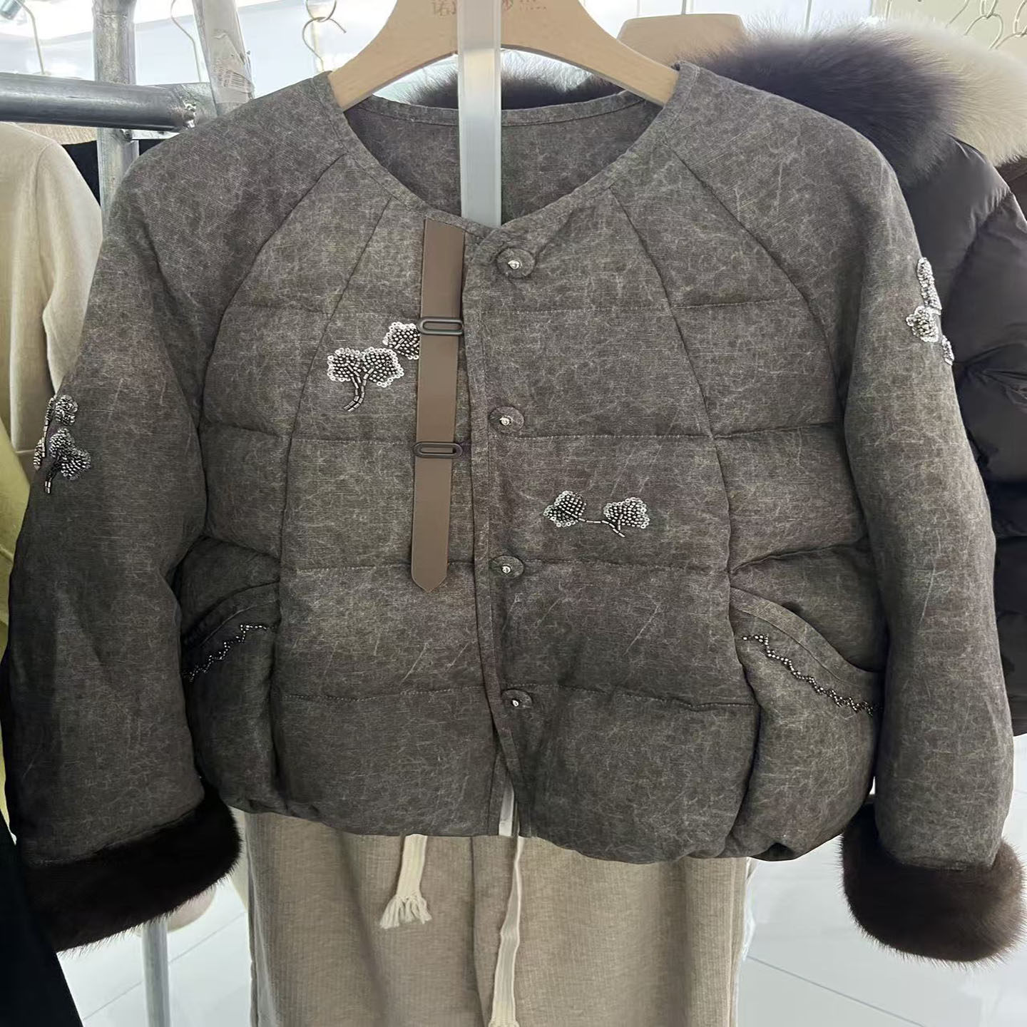 648R558专柜正品时尚圆领羽绒服