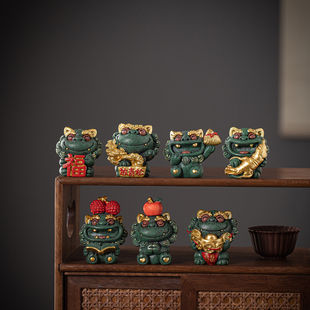 国潮招财小狮子桌面摆件一本万荔高中放轻松治愈系办公室书房装 饰