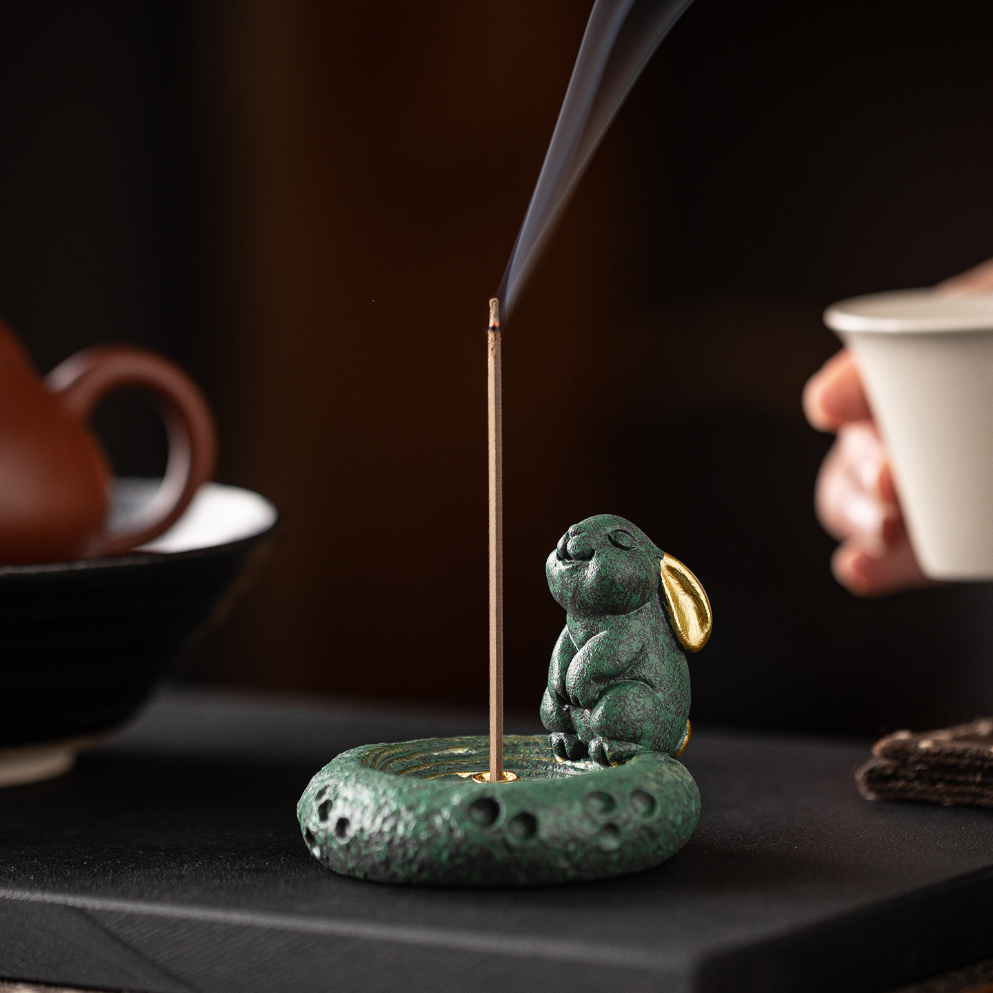 国潮中式月球兔线香插茶宠摆件