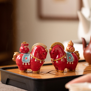 国潮生肖马招财茶宠桌面摆件创意马上发财变色可旋转茶玩茶桌装 饰