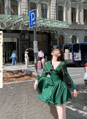 吃绿色菜【莉莉丝】法式蝴蝶结v领长袖收腰显瘦连衣短裙