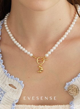 EVESENSE可爱牛角包强光高亮白色珍珠项链高级简约小众ins毛衣链
