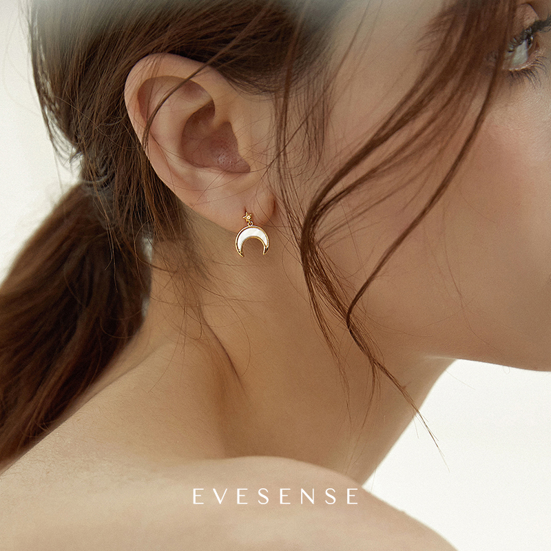 EVESENSE高级感月亮天然白贝耳钉