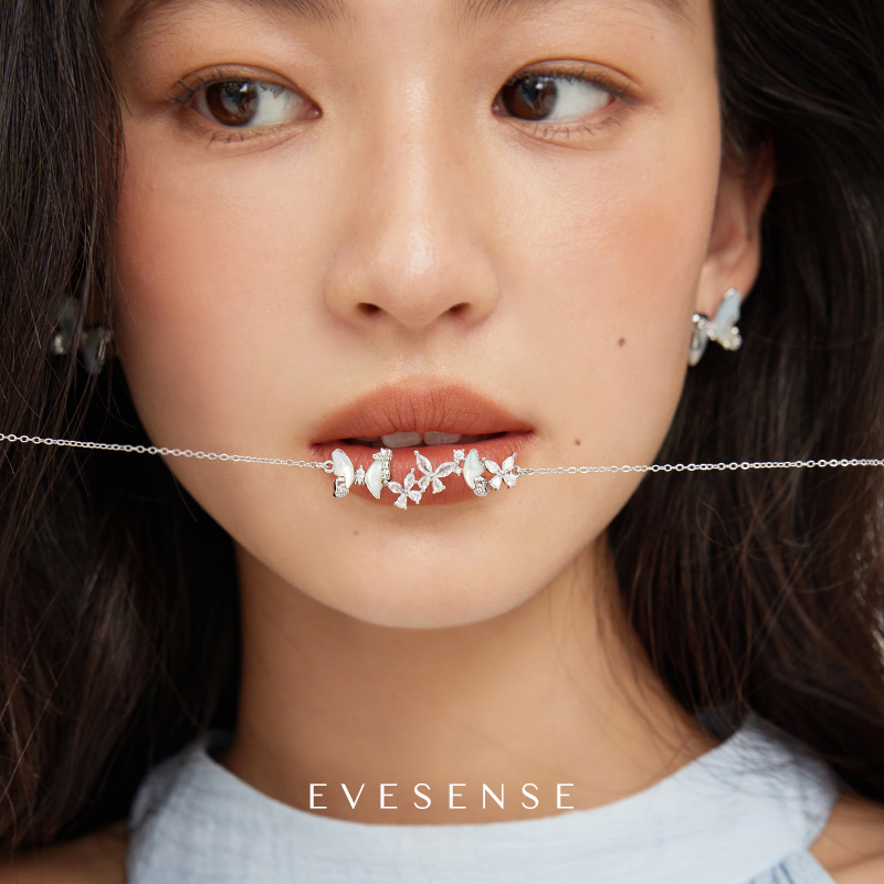 原创高级感镶钻白贝小蝴蝶项链