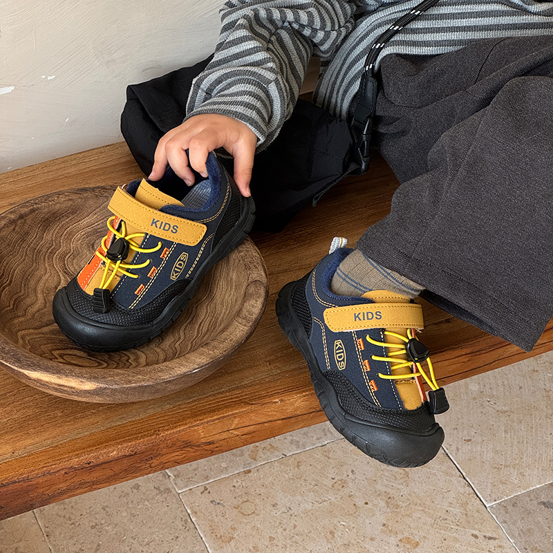 儿童户外鞋加绒运动鞋2025新款秋冬男童板鞋防踢女童鞋宝宝登山鞋
